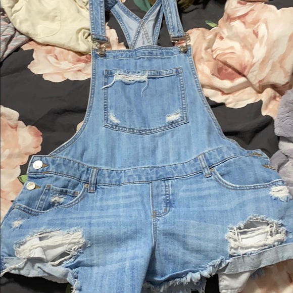 Overall shorts - Picture 2 of 2
